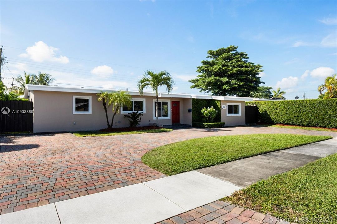 Vendido Recientemente: $549,900 (3 camas, 2 baños, 1663 Pies cuadrados)