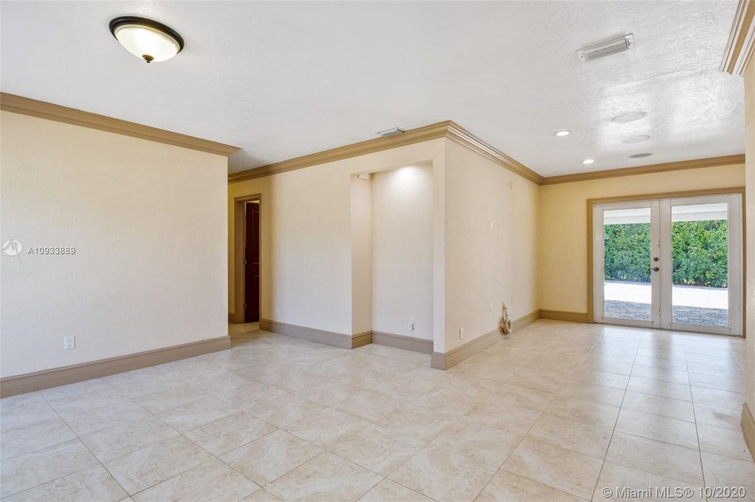 Vendido Recientemente: $549,900 (3 camas, 2 baños, 1663 Pies cuadrados)