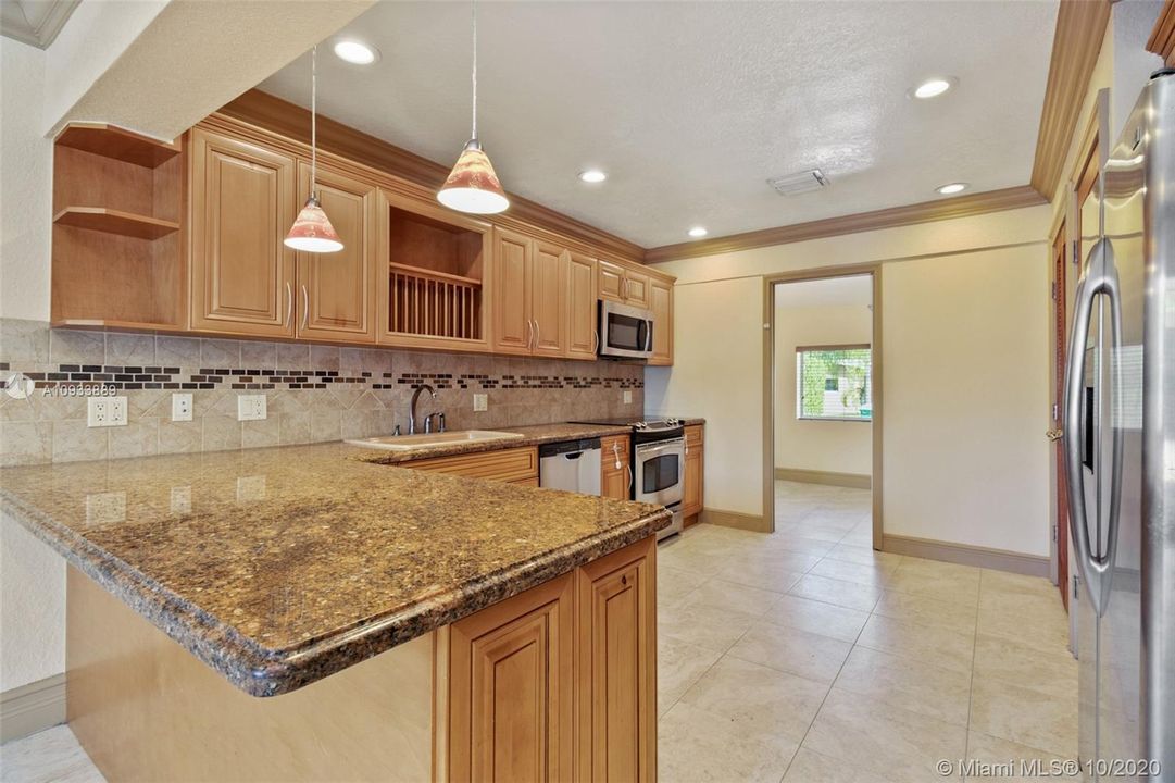 Vendido Recientemente: $549,900 (3 camas, 2 baños, 1663 Pies cuadrados)