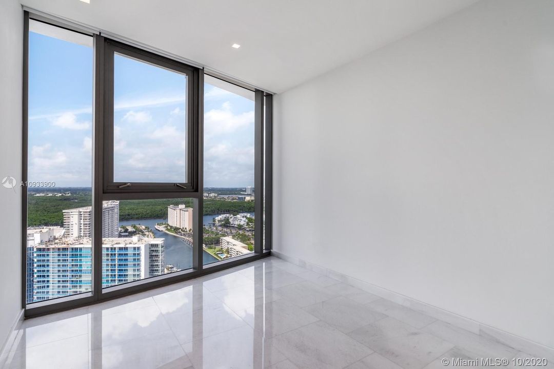 Recently Sold: $4,999,000 (3 beds, 3 baths, 2475 Square Feet)