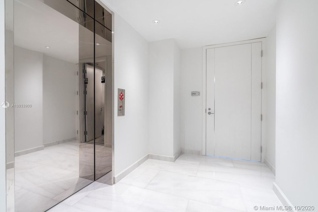 Recently Sold: $4,999,000 (3 beds, 3 baths, 2475 Square Feet)