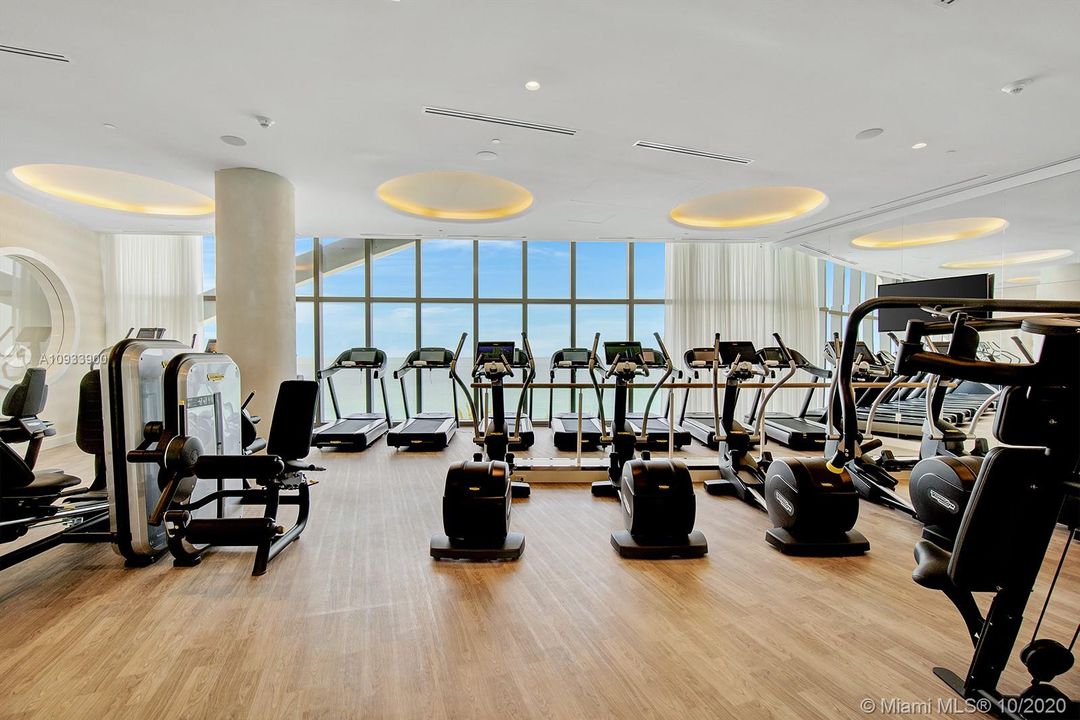 Recently Sold: $4,999,000 (3 beds, 3 baths, 2475 Square Feet)
