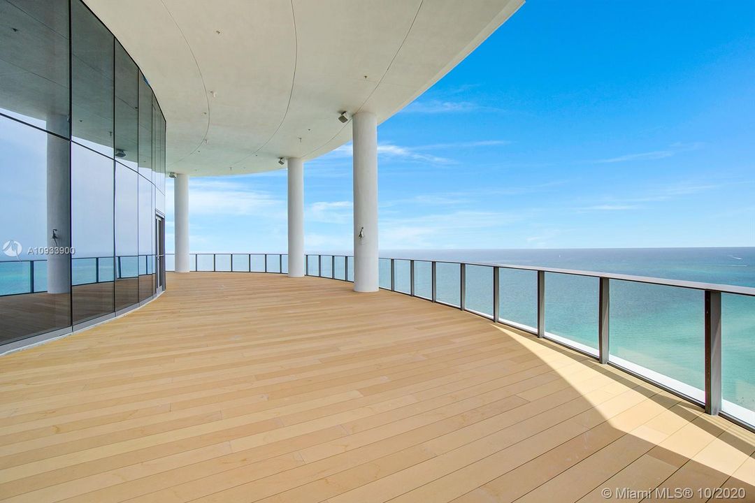 Recently Sold: $4,999,000 (3 beds, 3 baths, 2475 Square Feet)