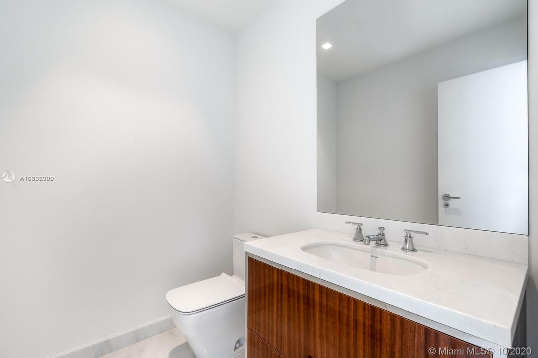 Recently Sold: $4,999,000 (3 beds, 3 baths, 2475 Square Feet)