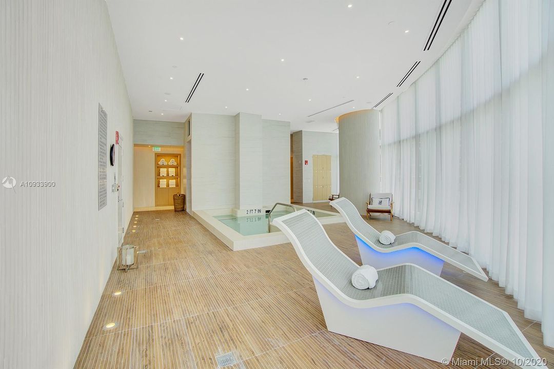 Recently Sold: $4,999,000 (3 beds, 3 baths, 2475 Square Feet)