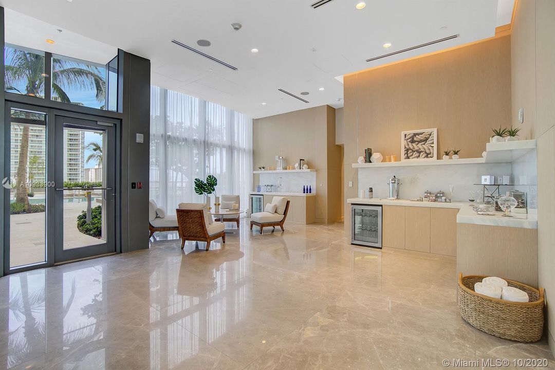 Recently Sold: $4,999,000 (3 beds, 3 baths, 2475 Square Feet)