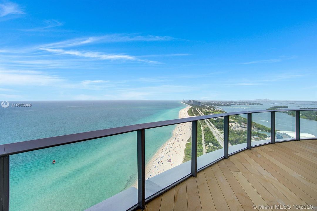 Recently Sold: $4,999,000 (3 beds, 3 baths, 2475 Square Feet)