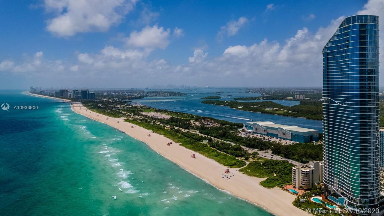 Recently Sold: $4,999,000 (3 beds, 3 baths, 2475 Square Feet)