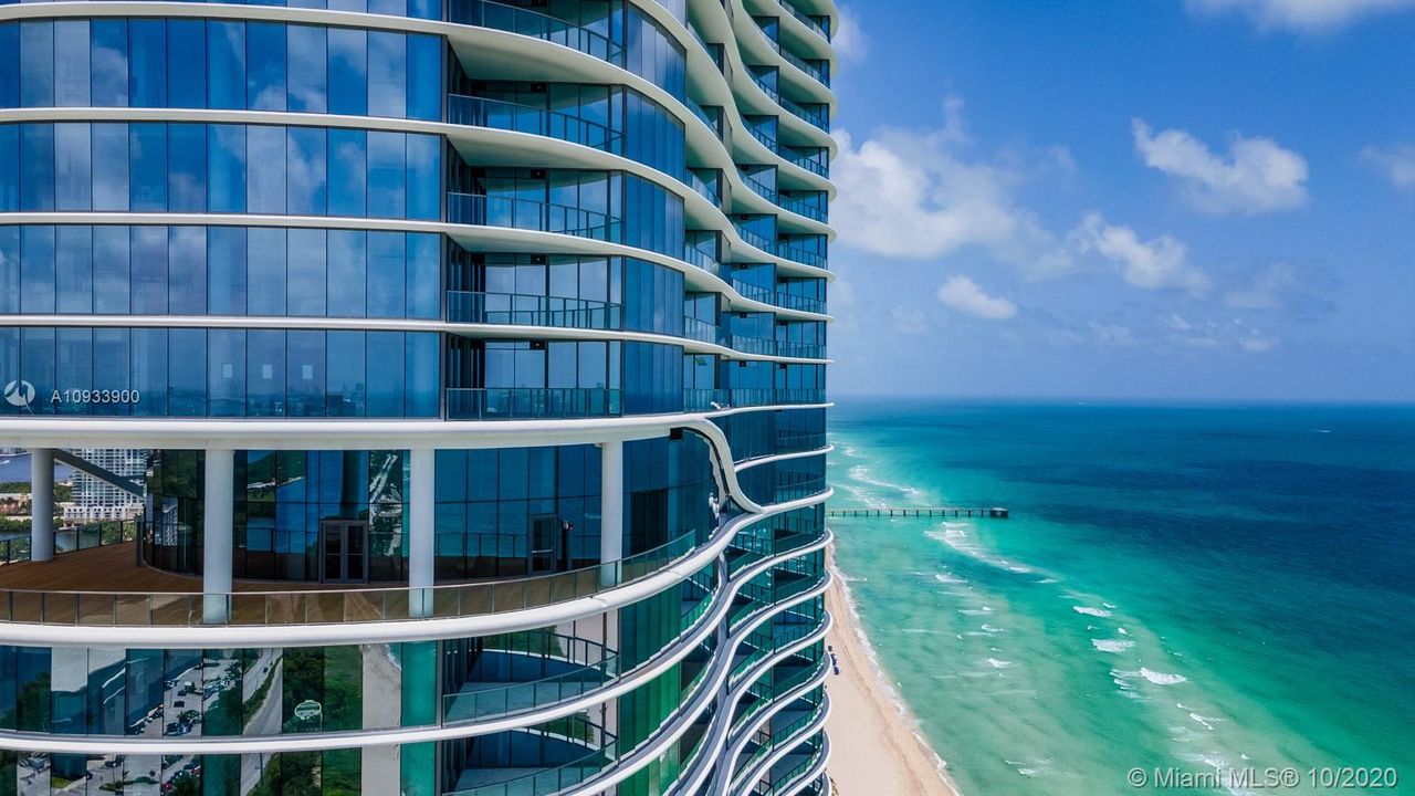 Recently Sold: $4,999,000 (3 beds, 3 baths, 2475 Square Feet)