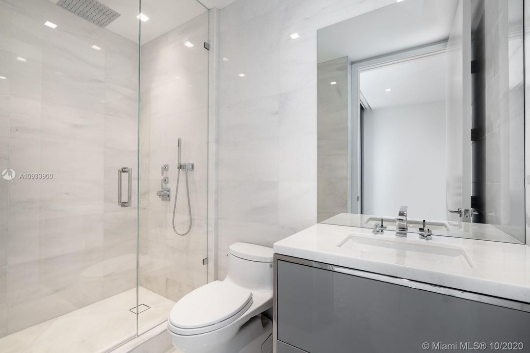 Recently Sold: $4,999,000 (3 beds, 3 baths, 2475 Square Feet)