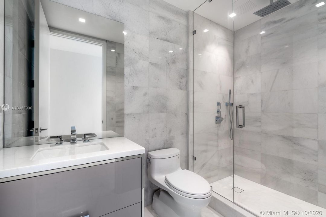 Recently Sold: $4,999,000 (3 beds, 3 baths, 2475 Square Feet)