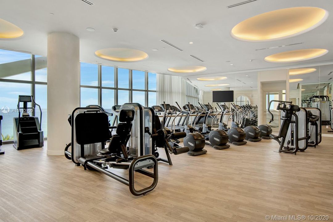 Recently Sold: $4,999,000 (3 beds, 3 baths, 2475 Square Feet)
