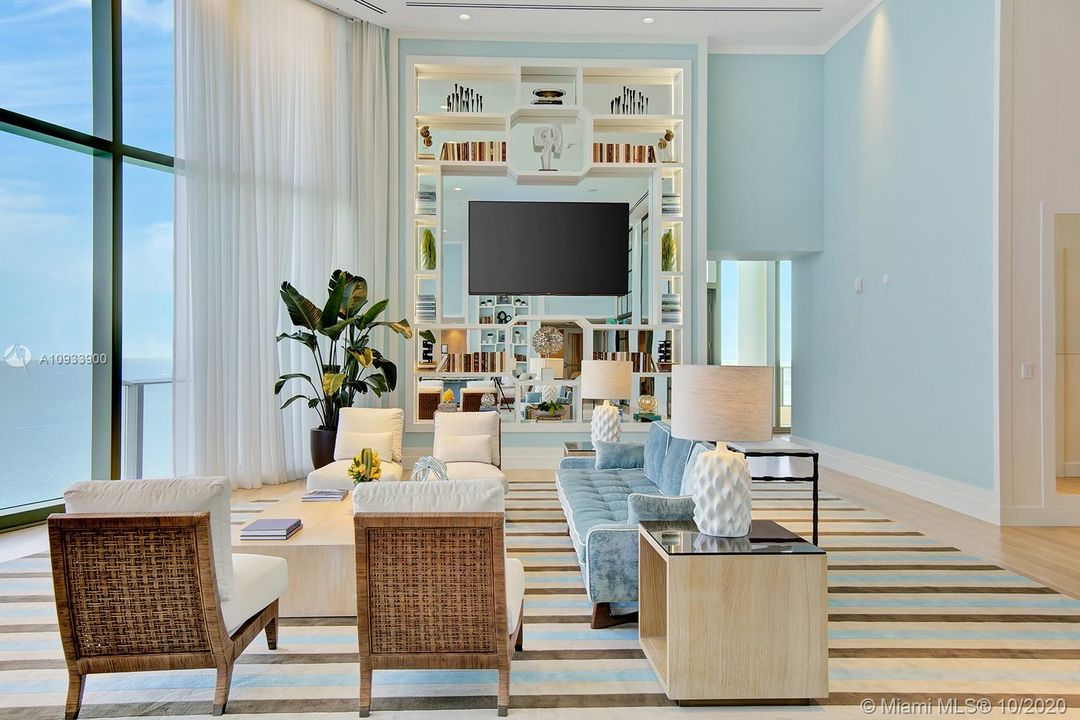 Recently Sold: $4,999,000 (3 beds, 3 baths, 2475 Square Feet)