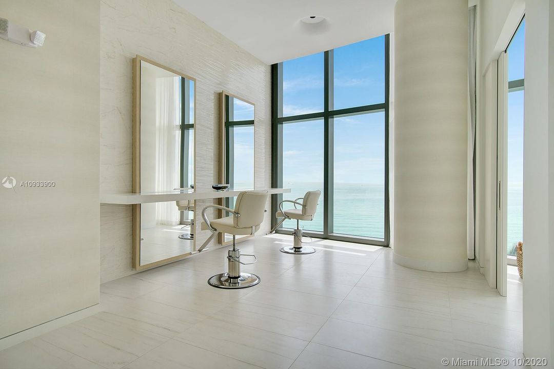 Recently Sold: $4,999,000 (3 beds, 3 baths, 2475 Square Feet)