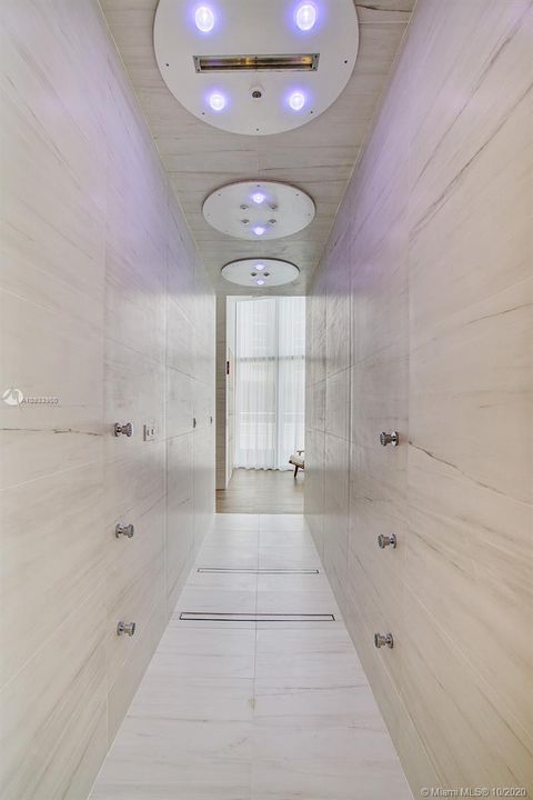 Recently Sold: $4,999,000 (3 beds, 3 baths, 2475 Square Feet)