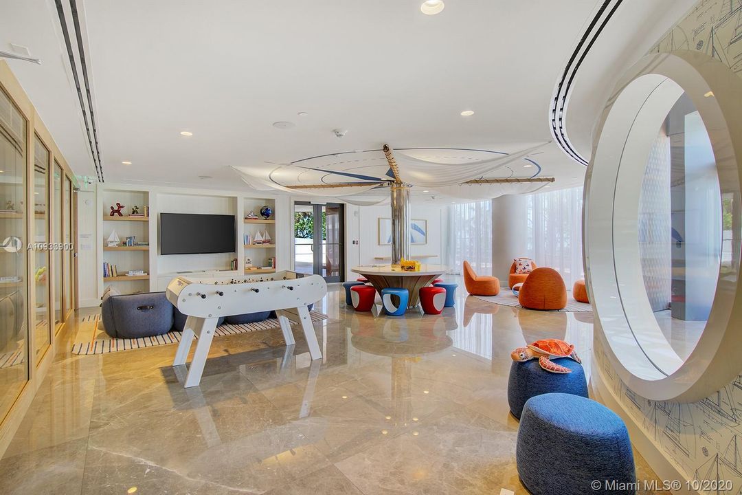 Recently Sold: $4,999,000 (3 beds, 3 baths, 2475 Square Feet)