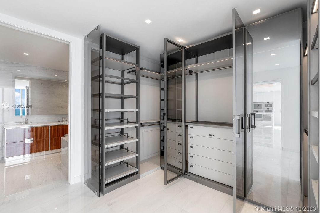 Recently Sold: $4,999,000 (3 beds, 3 baths, 2475 Square Feet)