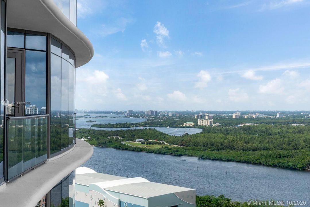 Recently Sold: $4,999,000 (3 beds, 3 baths, 2475 Square Feet)