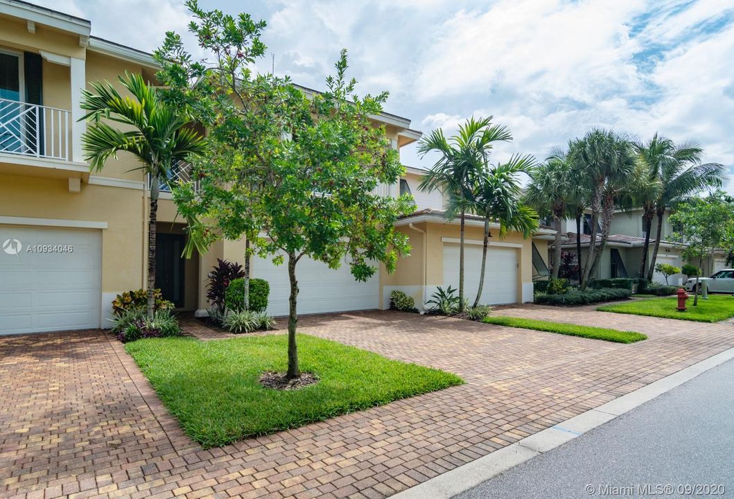 Recently Sold: $464,999 (3 beds, 2 baths, 2154 Square Feet)