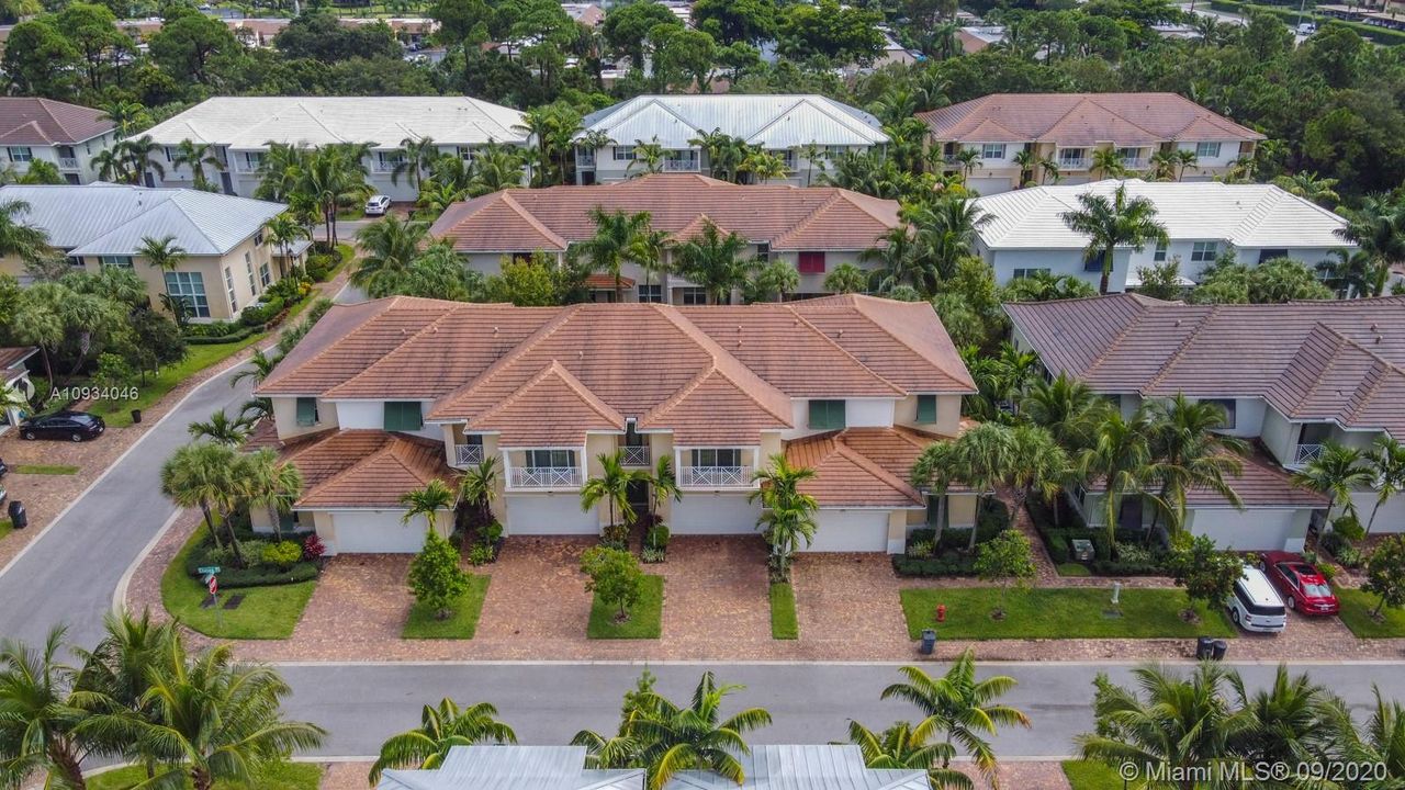 Recently Sold: $464,999 (3 beds, 2 baths, 2154 Square Feet)