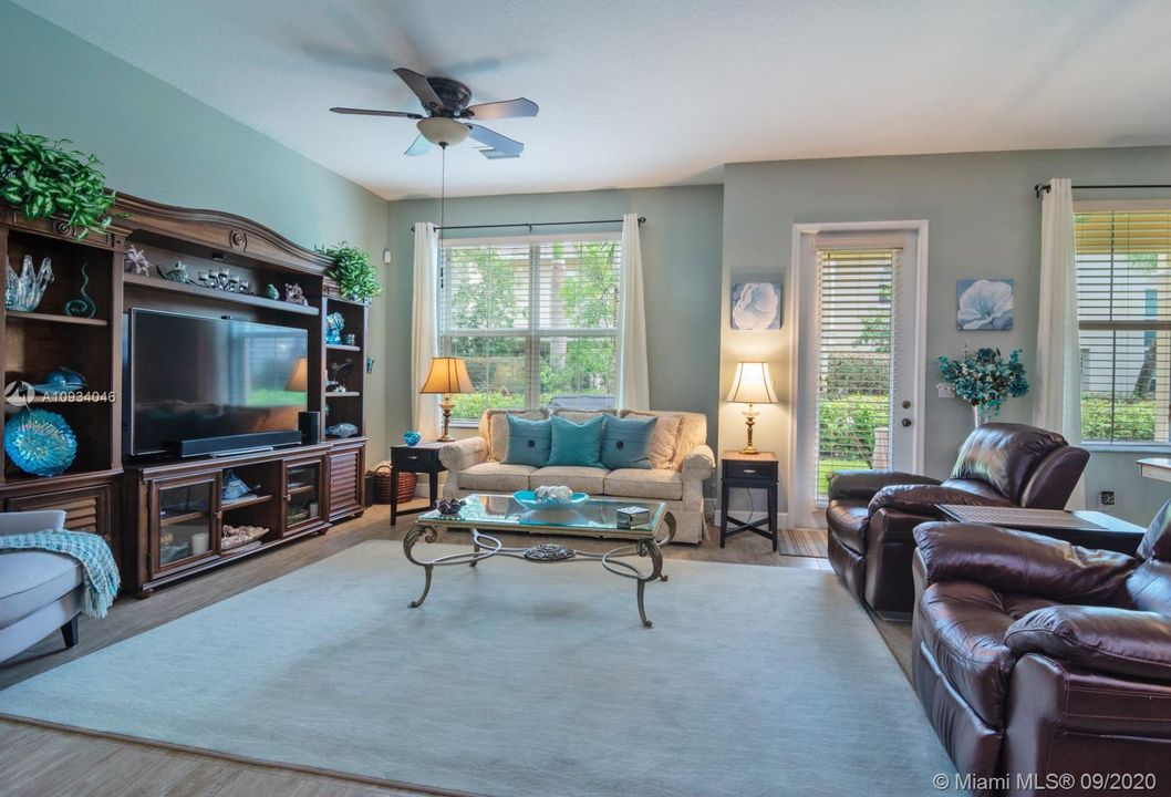 Recently Sold: $464,999 (3 beds, 2 baths, 2154 Square Feet)