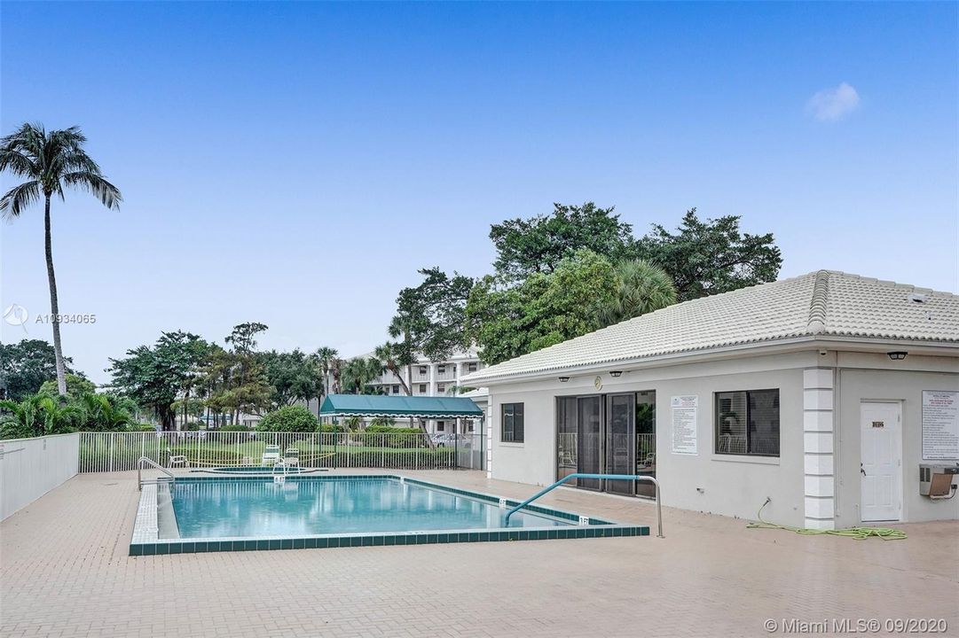 Vendido Recientemente: $212,990 (2 camas, 2 baños, 1385 Pies cuadrados)