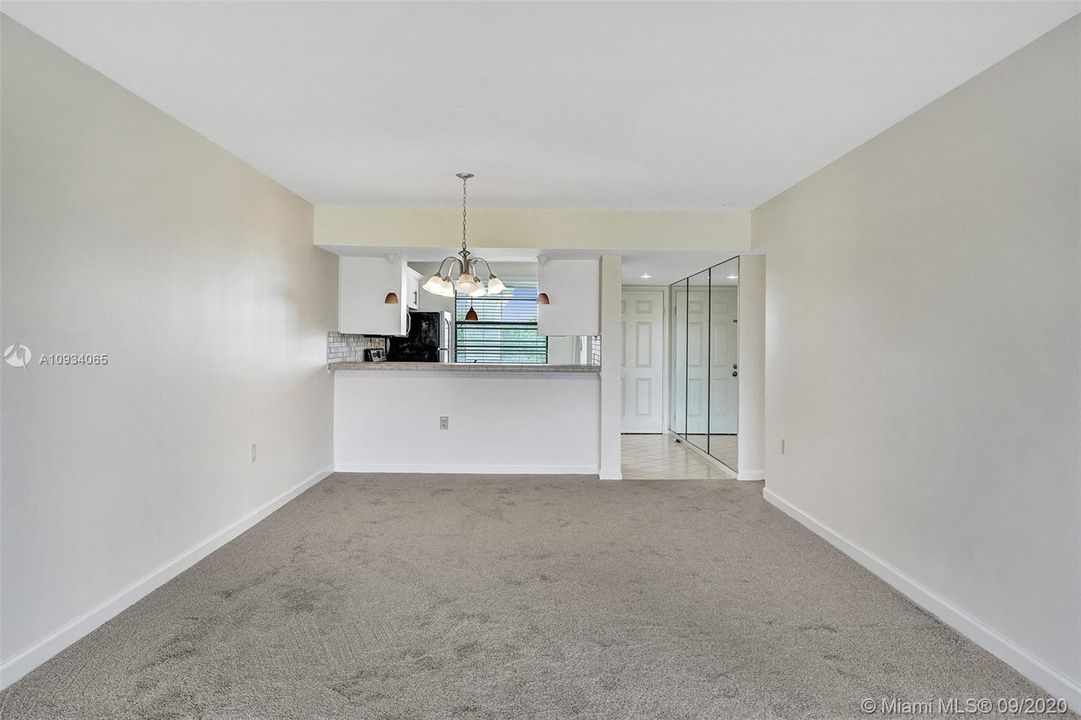 Vendido Recientemente: $212,990 (2 camas, 2 baños, 1385 Pies cuadrados)