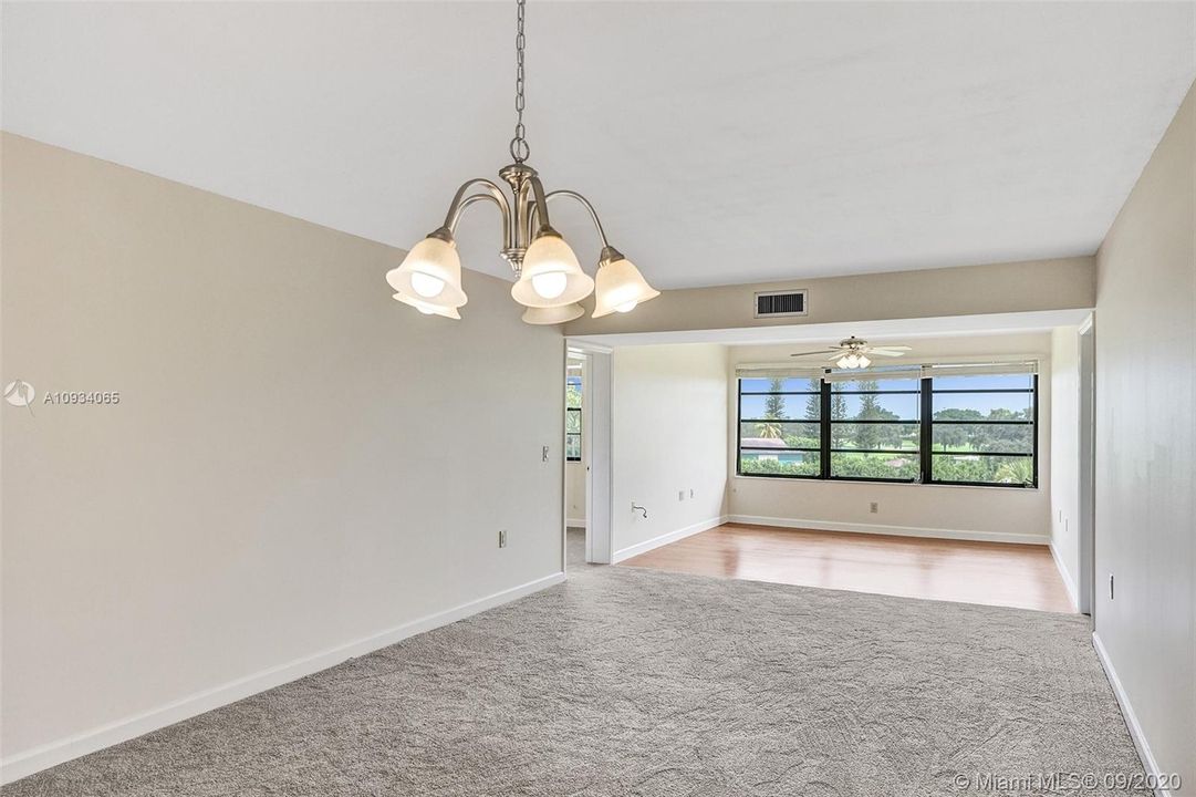 Vendido Recientemente: $212,990 (2 camas, 2 baños, 1385 Pies cuadrados)