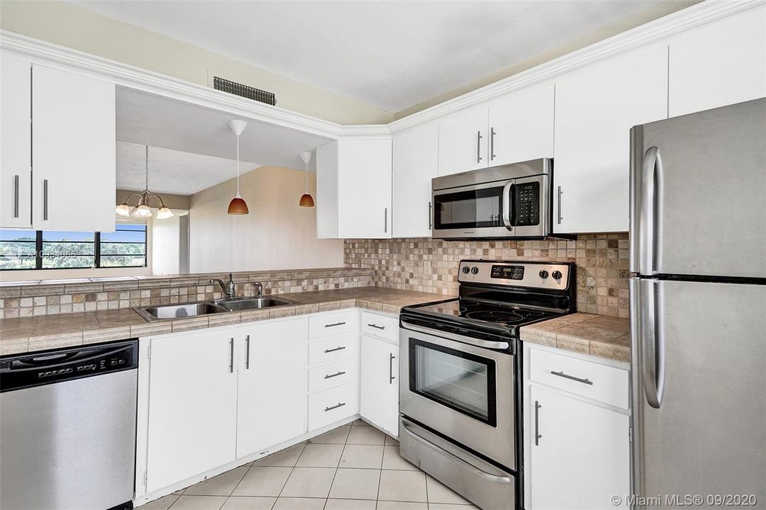 Vendido Recientemente: $212,990 (2 camas, 2 baños, 1385 Pies cuadrados)