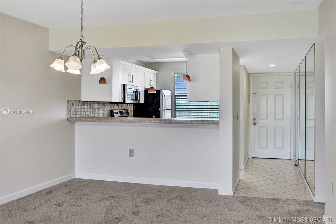Vendido Recientemente: $212,990 (2 camas, 2 baños, 1385 Pies cuadrados)