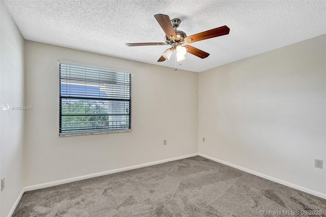 Vendido Recientemente: $212,990 (2 camas, 2 baños, 1385 Pies cuadrados)