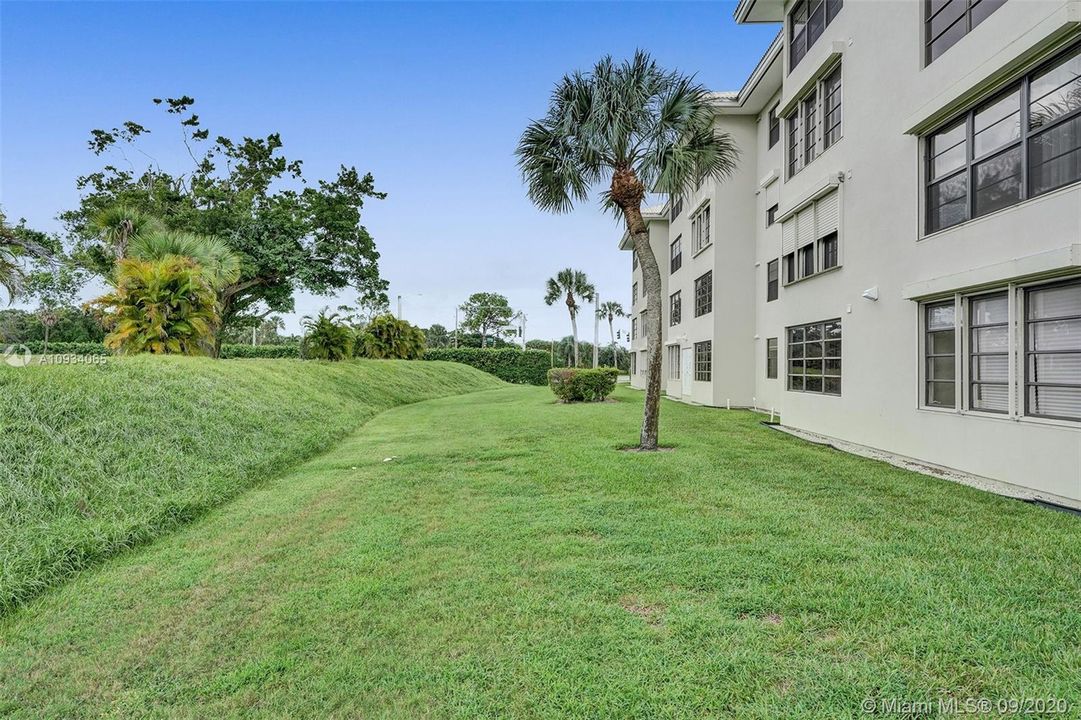 Vendido Recientemente: $212,990 (2 camas, 2 baños, 1385 Pies cuadrados)