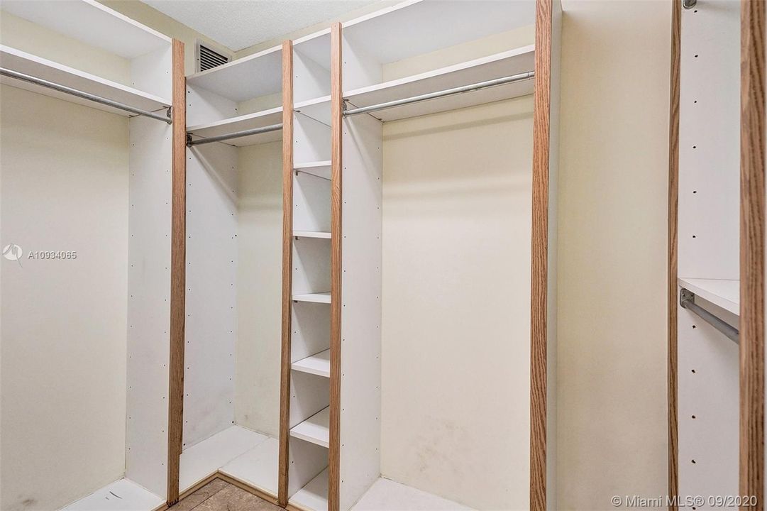 Vendido Recientemente: $212,990 (2 camas, 2 baños, 1385 Pies cuadrados)
