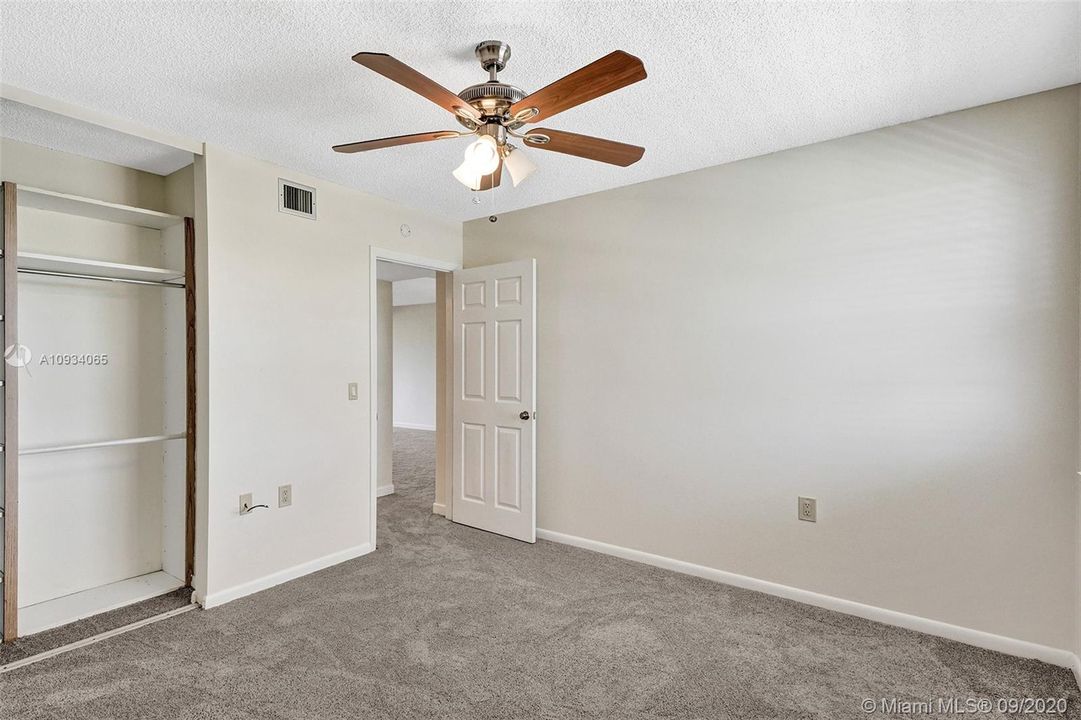 Vendido Recientemente: $212,990 (2 camas, 2 baños, 1385 Pies cuadrados)