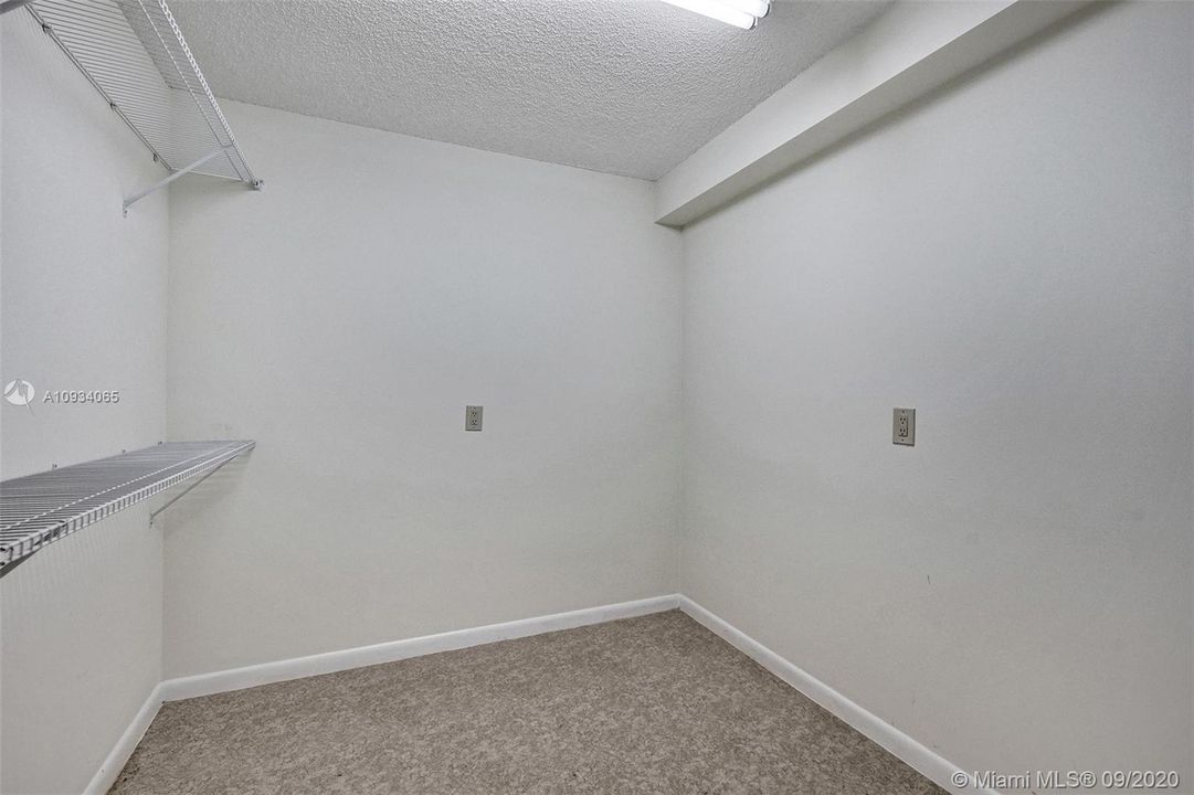 Vendido Recientemente: $212,990 (2 camas, 2 baños, 1385 Pies cuadrados)