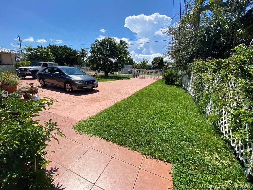 Vendido Recientemente: $422,000 (3 camas, 2 baños, 2030 Pies cuadrados)