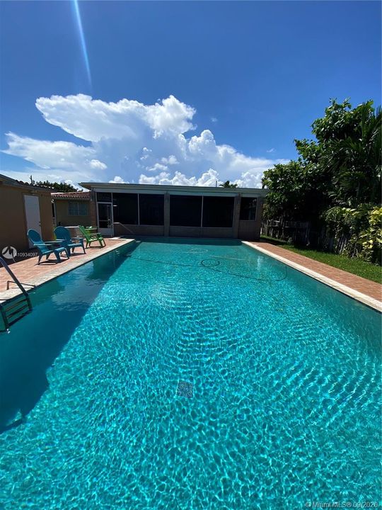 Vendido Recientemente: $422,000 (3 camas, 2 baños, 2030 Pies cuadrados)