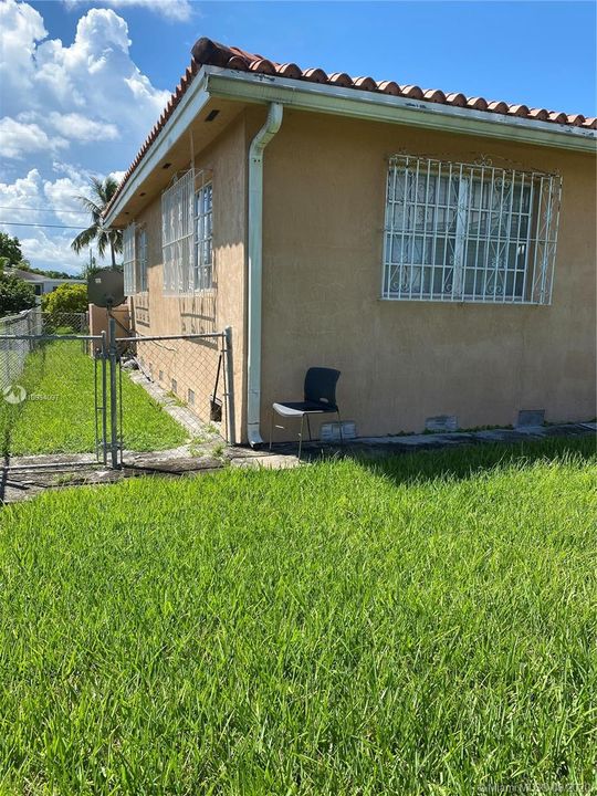 Vendido Recientemente: $422,000 (3 camas, 2 baños, 2030 Pies cuadrados)
