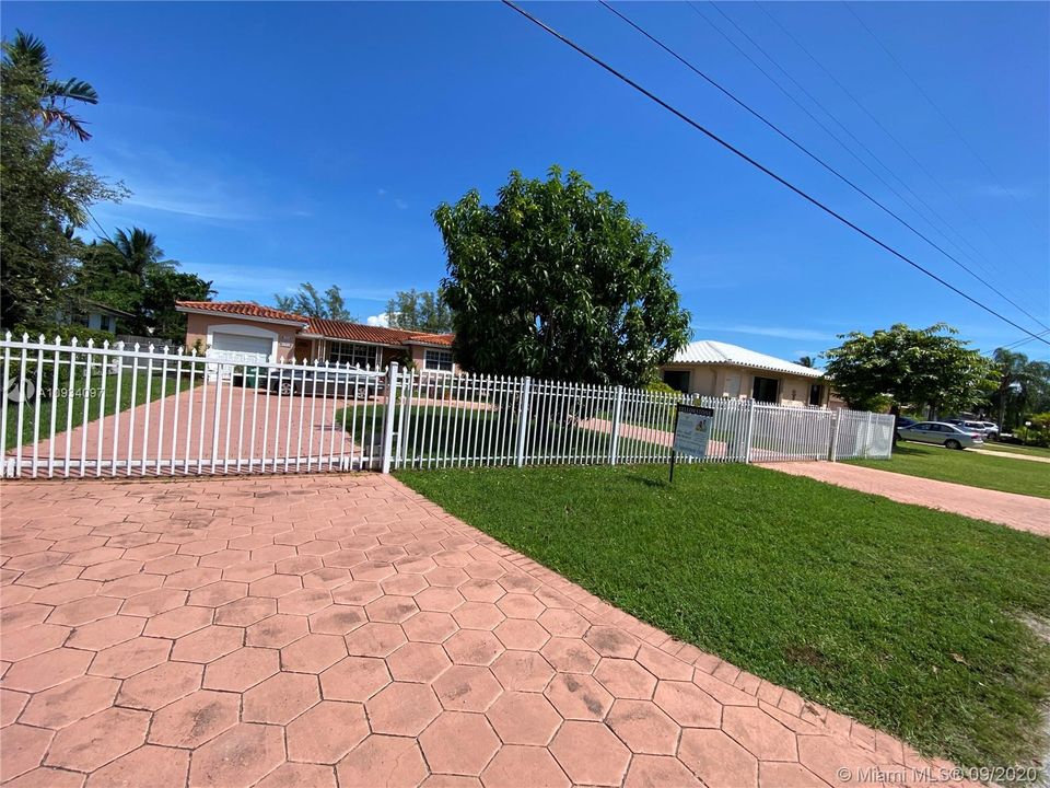 Vendido Recientemente: $422,000 (3 camas, 2 baños, 2030 Pies cuadrados)