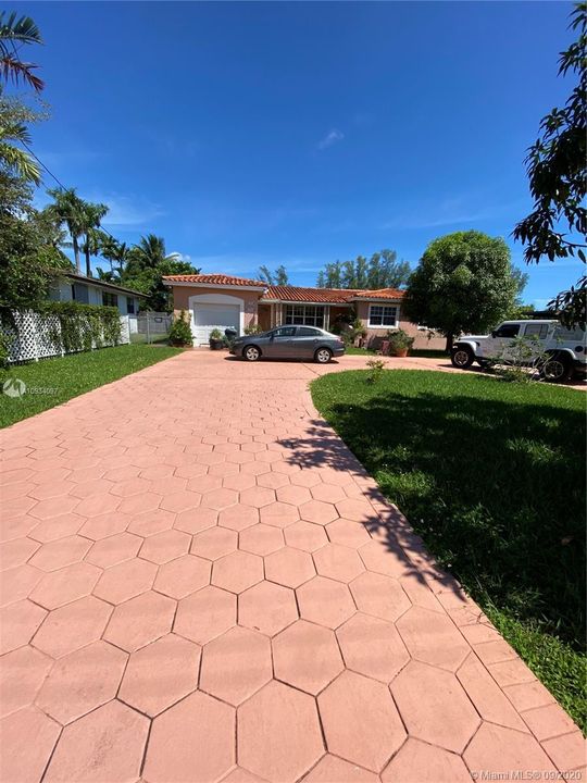 Vendido Recientemente: $422,000 (3 camas, 2 baños, 2030 Pies cuadrados)