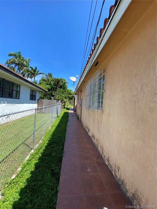 Vendido Recientemente: $422,000 (3 camas, 2 baños, 2030 Pies cuadrados)