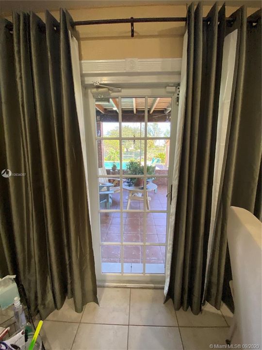 Vendido Recientemente: $422,000 (3 camas, 2 baños, 2030 Pies cuadrados)
