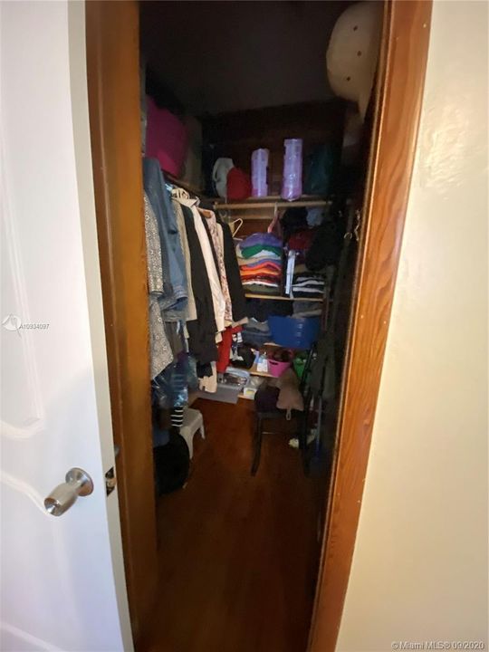 Vendido Recientemente: $422,000 (3 camas, 2 baños, 2030 Pies cuadrados)