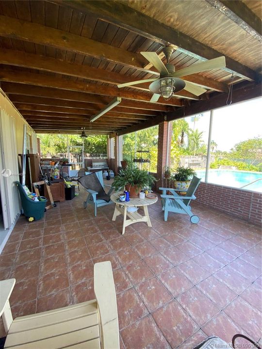 Vendido Recientemente: $422,000 (3 camas, 2 baños, 2030 Pies cuadrados)