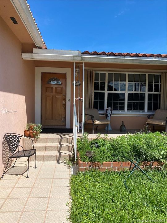 Vendido Recientemente: $422,000 (3 camas, 2 baños, 2030 Pies cuadrados)