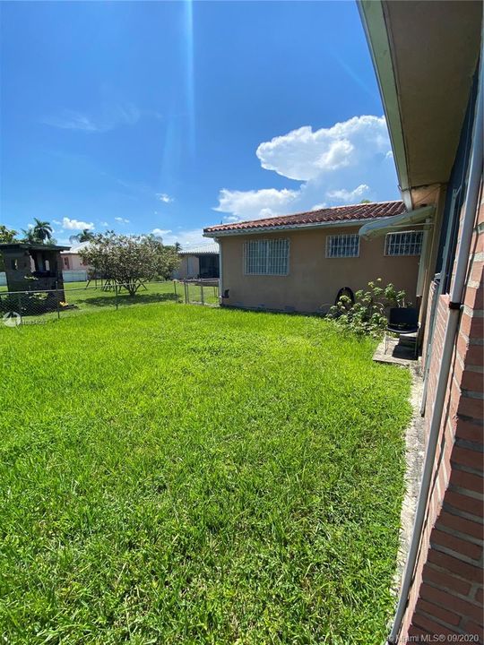 Vendido Recientemente: $422,000 (3 camas, 2 baños, 2030 Pies cuadrados)