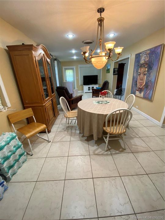 Vendido Recientemente: $422,000 (3 camas, 2 baños, 2030 Pies cuadrados)