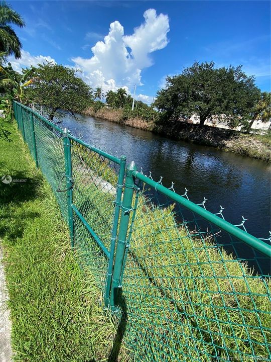 Vendido Recientemente: $422,000 (3 camas, 2 baños, 2030 Pies cuadrados)
