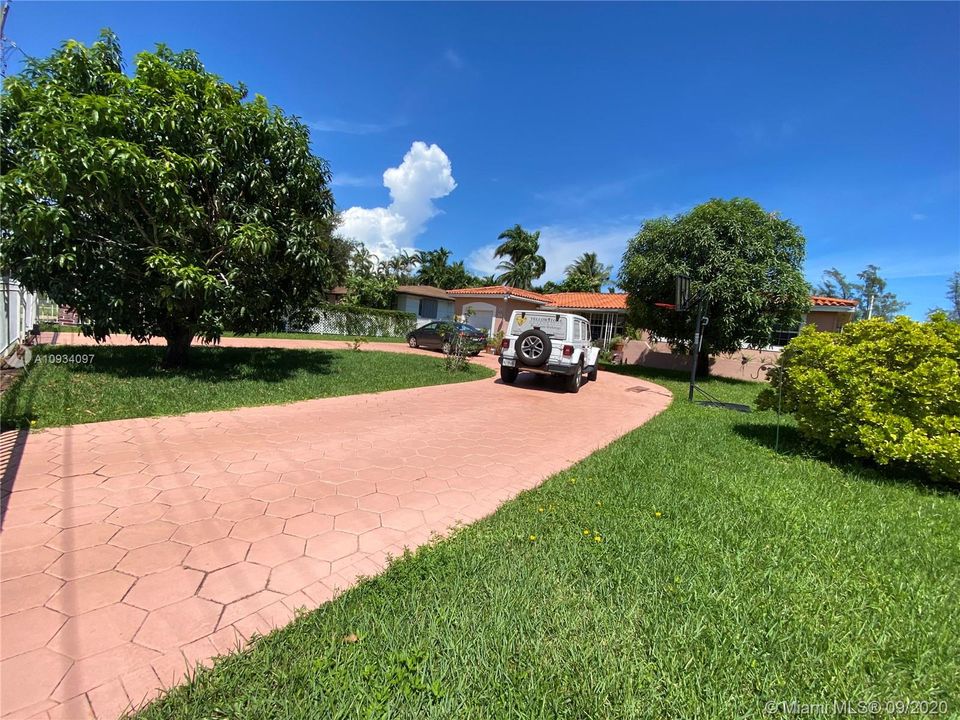 Vendido Recientemente: $422,000 (3 camas, 2 baños, 2030 Pies cuadrados)