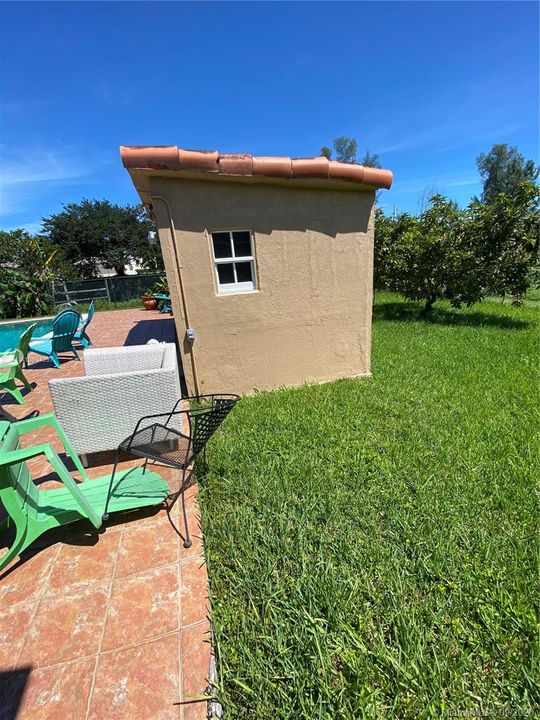 Vendido Recientemente: $422,000 (3 camas, 2 baños, 2030 Pies cuadrados)